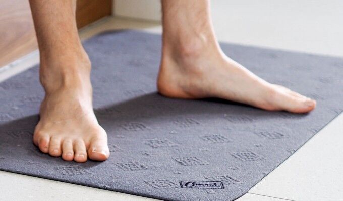 Person standing on Conni Floor Mat